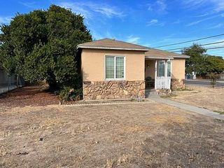 Foreclosed Home - 3645 E HEDGES AVE, 93703