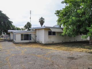 Foreclosed Home - 2729 N WINERY AVE, 93703