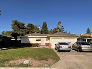 Foreclosed Home - 3910 N SAFFORD AVE, 93704