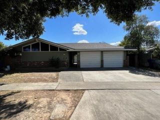 Foreclosed Home - 2915 N PLEASANT AVE, 93705