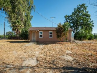 Foreclosed Home - 12600 S Elm Ave, 93706