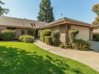 Foreclosed Home - 1077 W SIERRA AVE, 93711