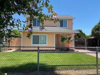 Foreclosed Home - 2455 S SIERRA VISTA AVE, 93725