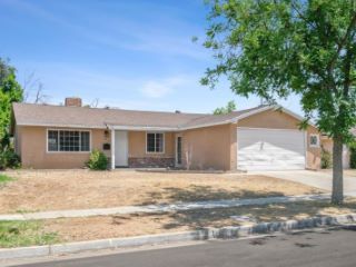 Foreclosed Home - 3715 E GARLAND AVE, 93726