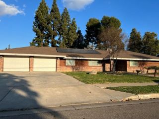 Foreclosed Home - 1491 S WILLOW AVE, 93727