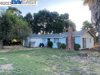 Foreclosed Home - 3101 W BERRY AVE, 95304