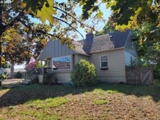 Foreclosed Home - 322 E 3RD ST, 97038
