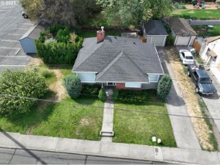 Foreclosed Home - 1608 E 10TH ST, 97058