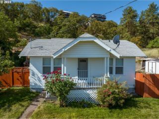 Foreclosed Home - 326 E 14TH ST, 97058