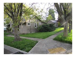 Foreclosed Home - 801 S CENTER ST, 97132