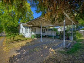 Foreclosed Home - 1200 E 6TH ST, 97132