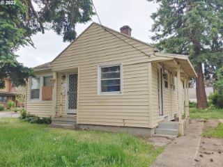 Foreclosed Home - 8705 N FOSS AVE, 97203