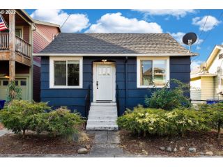 Foreclosed Home - 4220 SE YAMHILL ST, 97215