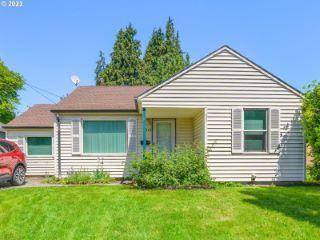 Foreclosed Home - 8445 SE WASHINGTON ST, 97216