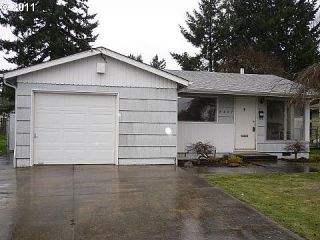 Foreclosed Home - 8407 NE TILLAMOOK ST, 97220