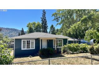 Foreclosed Home - 131 SE EDWARDS AVE, 97496