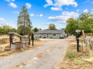 Foreclosed Home - 11599 BLACKWELL RD, 97502