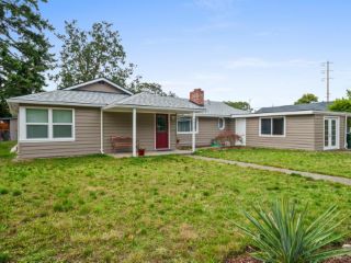 Foreclosed Home - 5814 MOUNT TACOMA DR SW, 98499