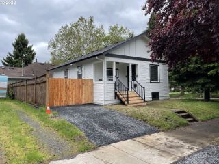 Foreclosed Home - 721 W 23RD ST, 98660