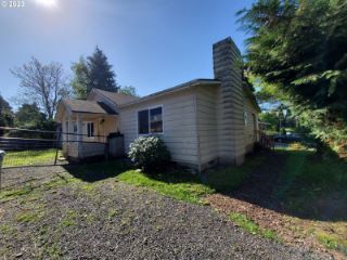 Foreclosed Home - 244 8TH ST, 98671