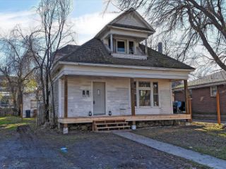 Foreclosed Home - 1121 W KNOX AVE, 99205