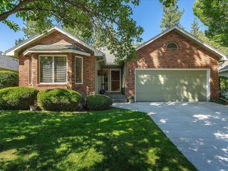 Foreclosed Home - 325 E BRIDLEWOOD LN, 99224