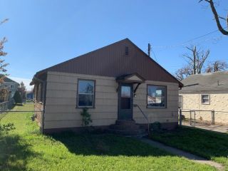 Foreclosed Home - 907 W Birch Street, 99362